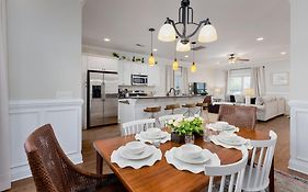 Downtown Wilmington Home ~ Pet Friendly